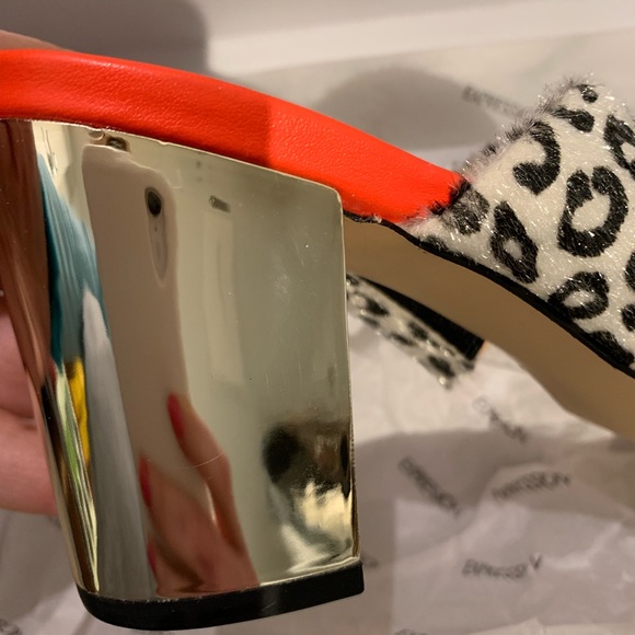 Brand New Expressions Sandals - Picture 11 of 14